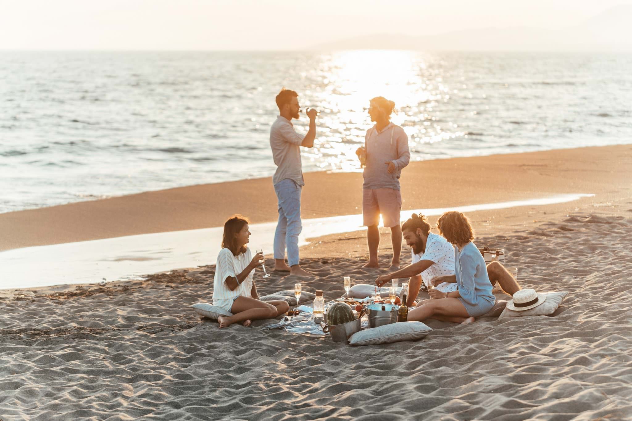 Pique-nique en famille à plage