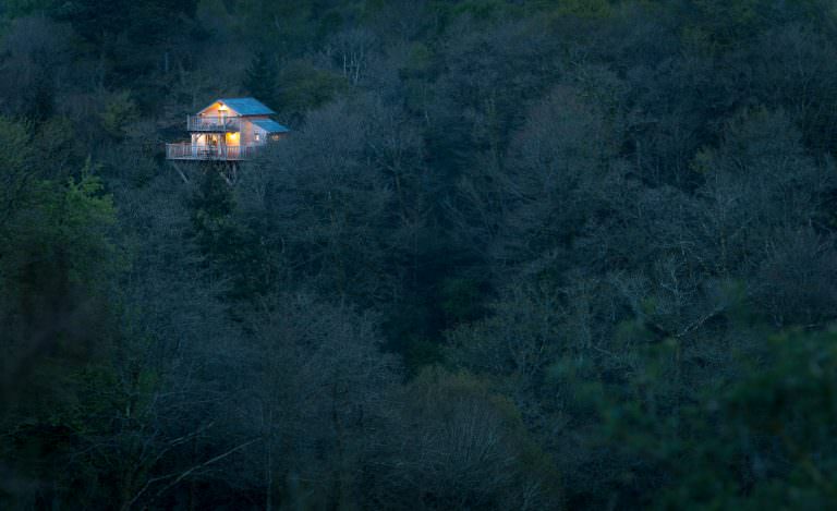 Cabane dans les arbres, Hebergement insolite de la Vallée de Pratmeur à Quistinic (Morbihan)