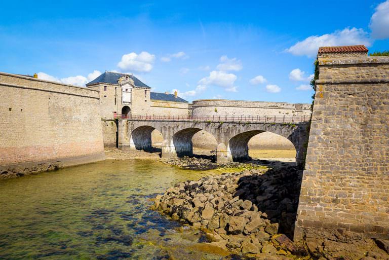 Extérieur de la citadelle de Port-Louis