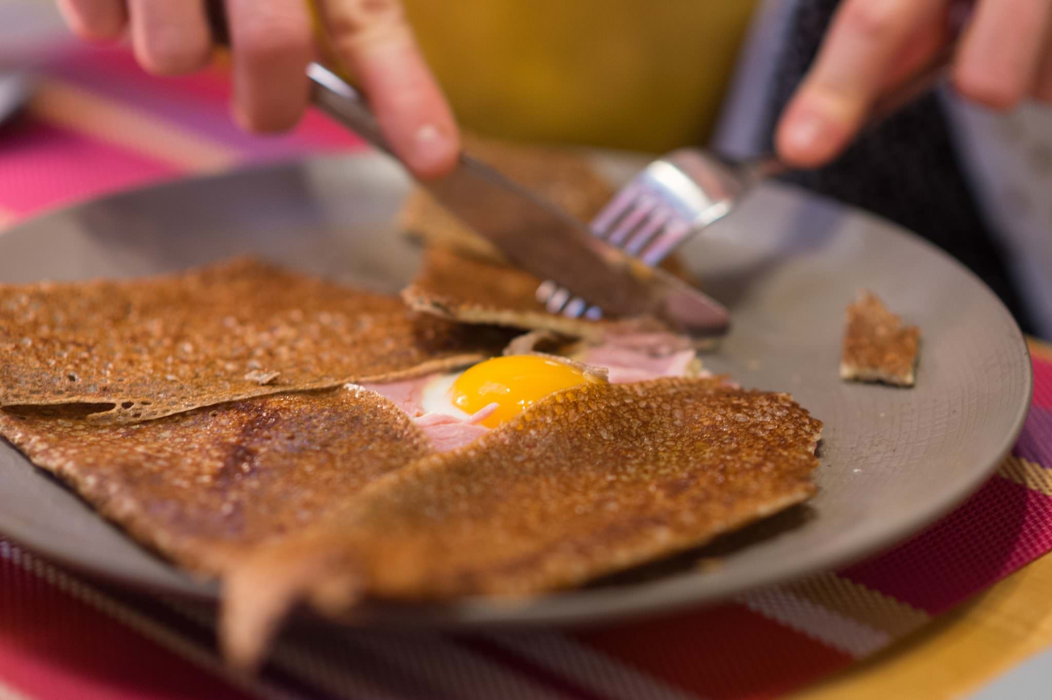 Une complète (jambon, oeuf, fromage), oeuf miroir