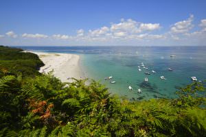 La plage des Grands Sables, ou des Sables Blancs à l'île de Groix (Morbihan)