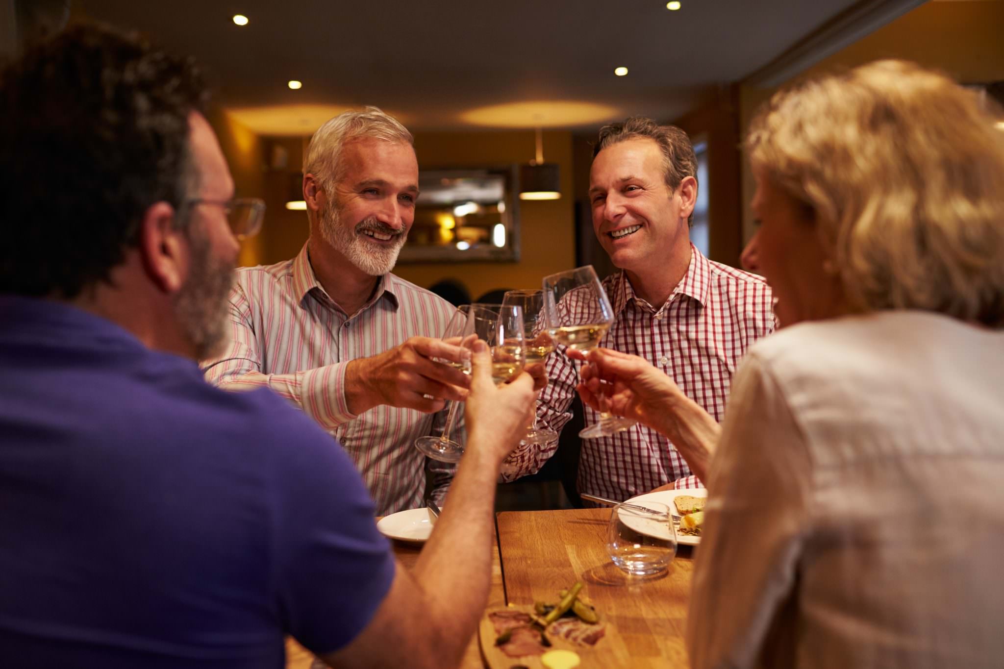 Amis au restaurant à Caudan