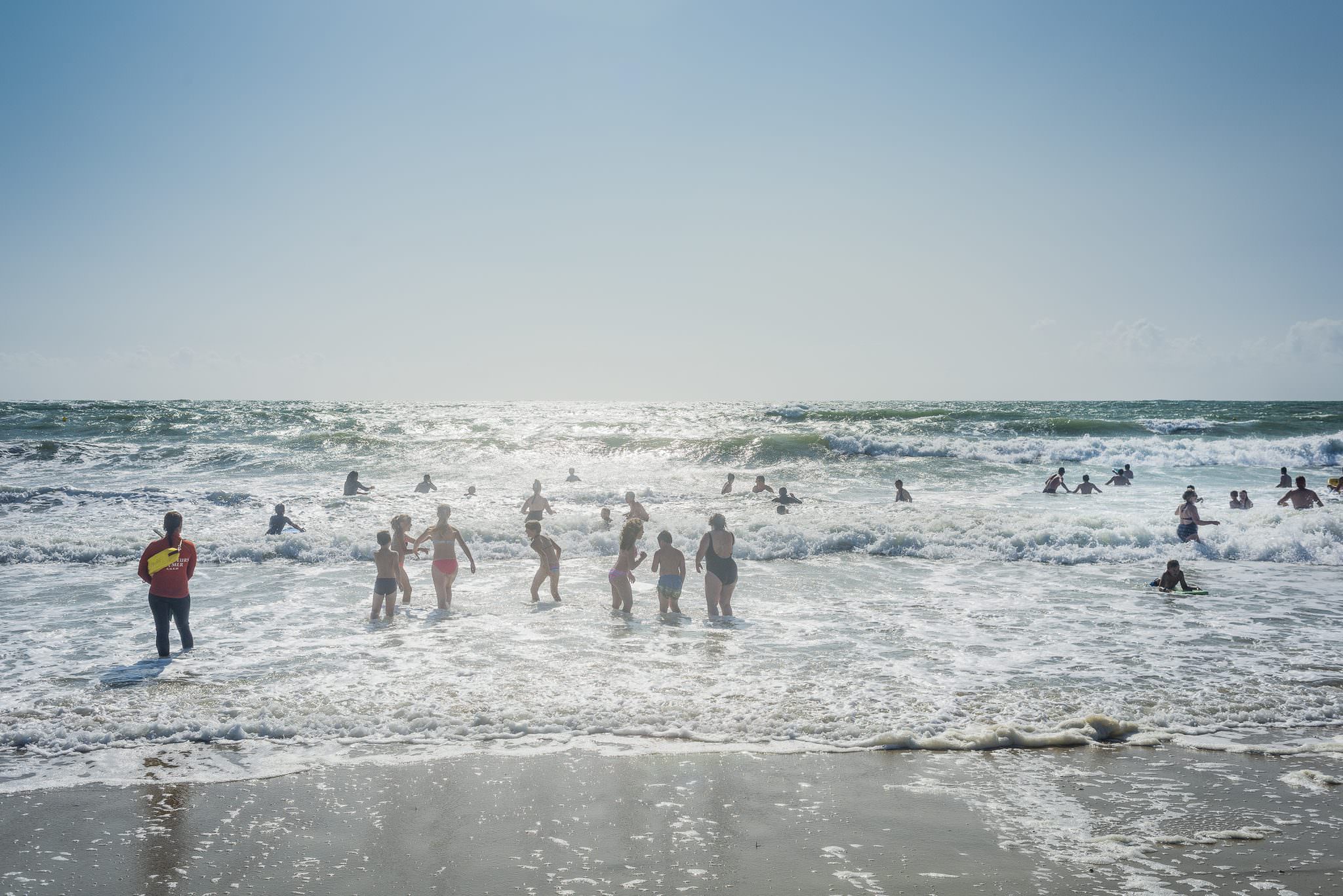 Baigneurs sur la plage de Guidel