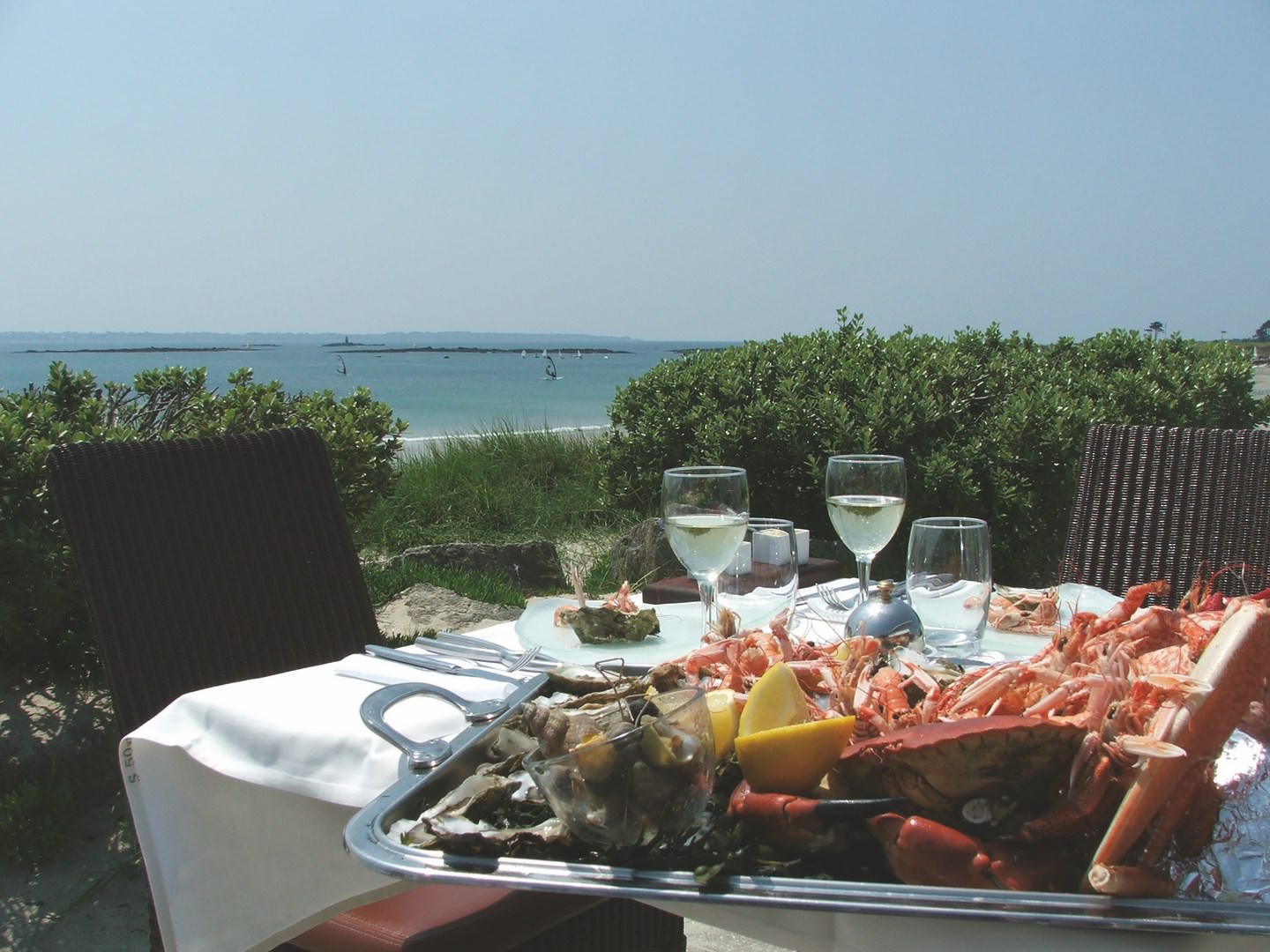 Plateau de fruits de mer, face à la mer