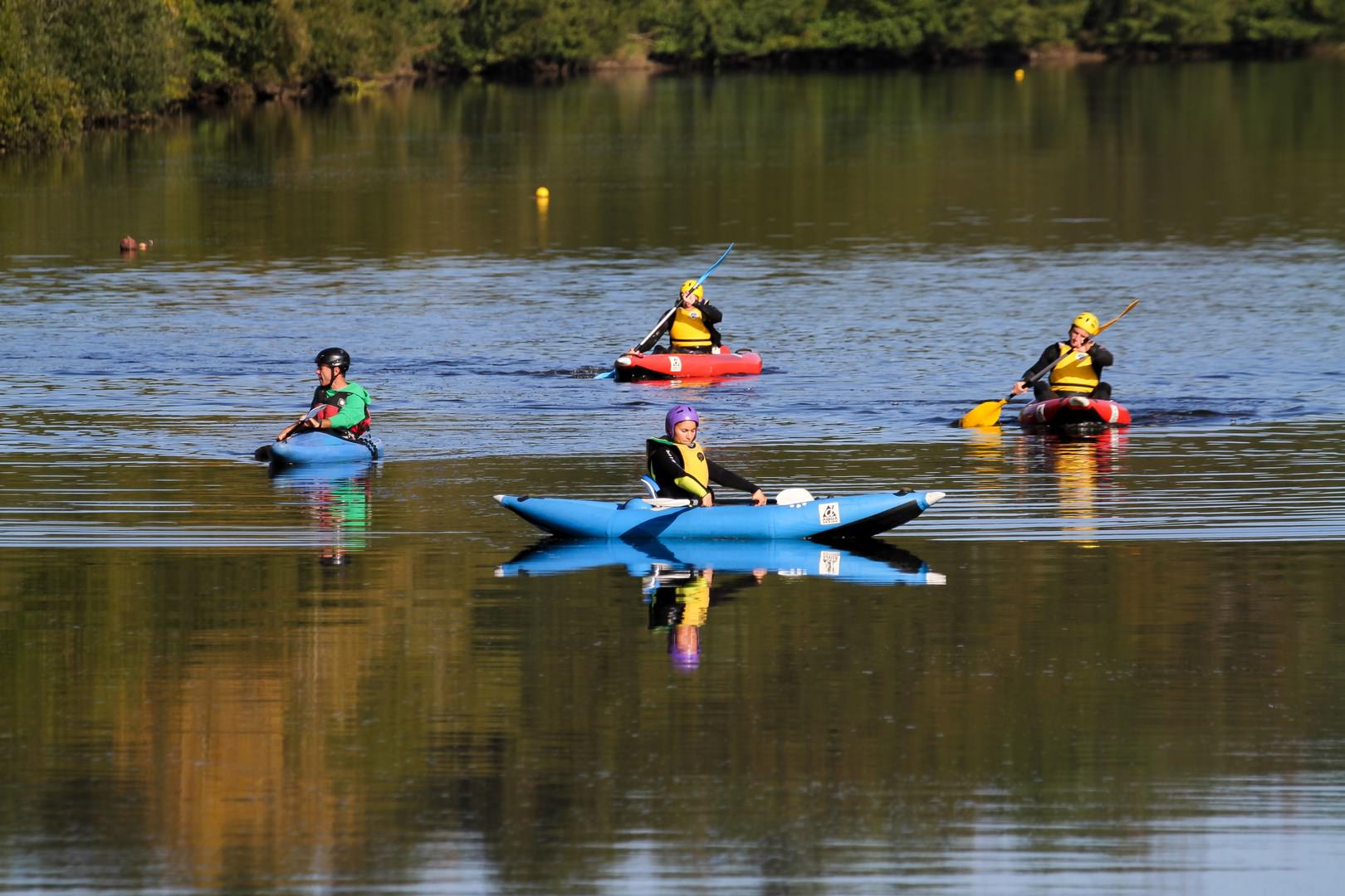 Kayaks au parc d'eau vive, Inzinzac-Lochrist (Morbihan)