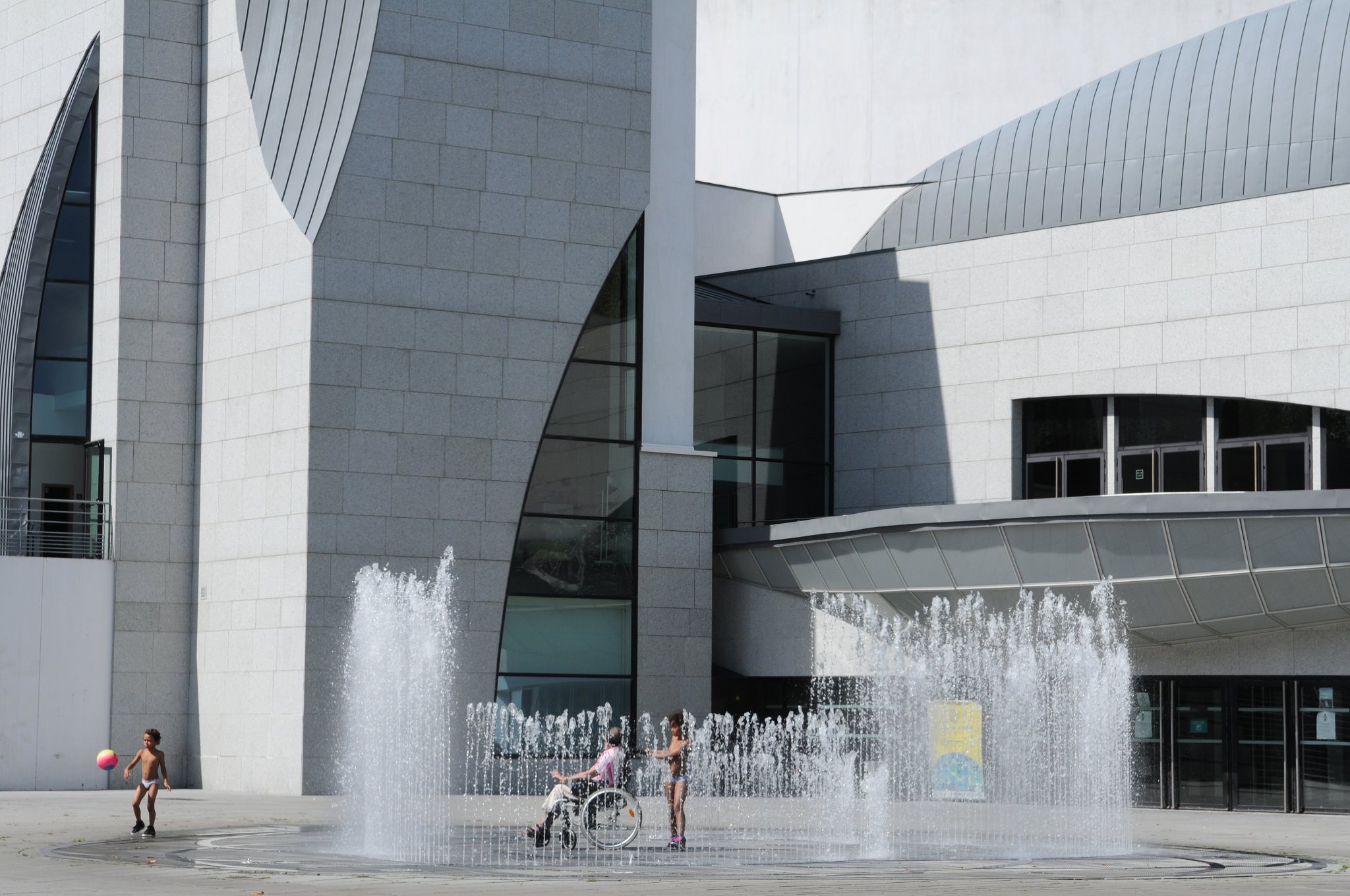 Fontaine sur le parvis du Grand Théâtre de Lorient