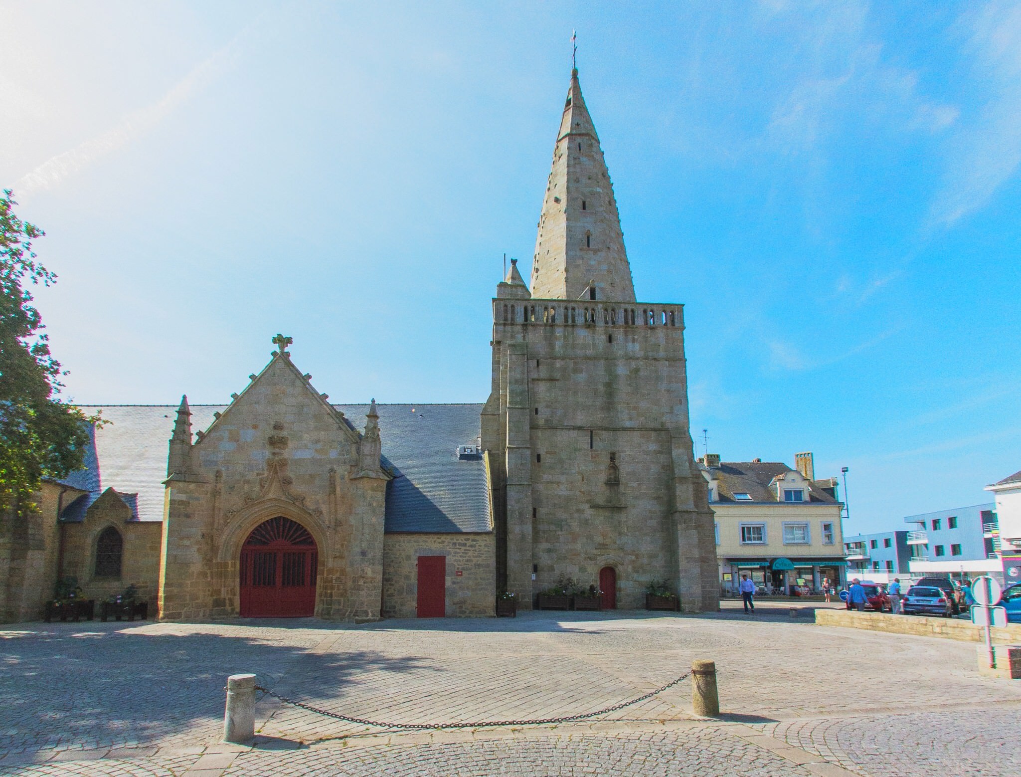 Extérieur de l'église de Lamor-Plage