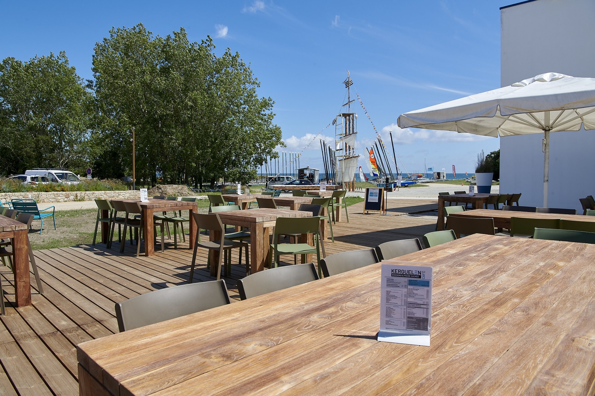 Terrasse du Kerguelen Café, à Larmor-Plage (Morbihan)