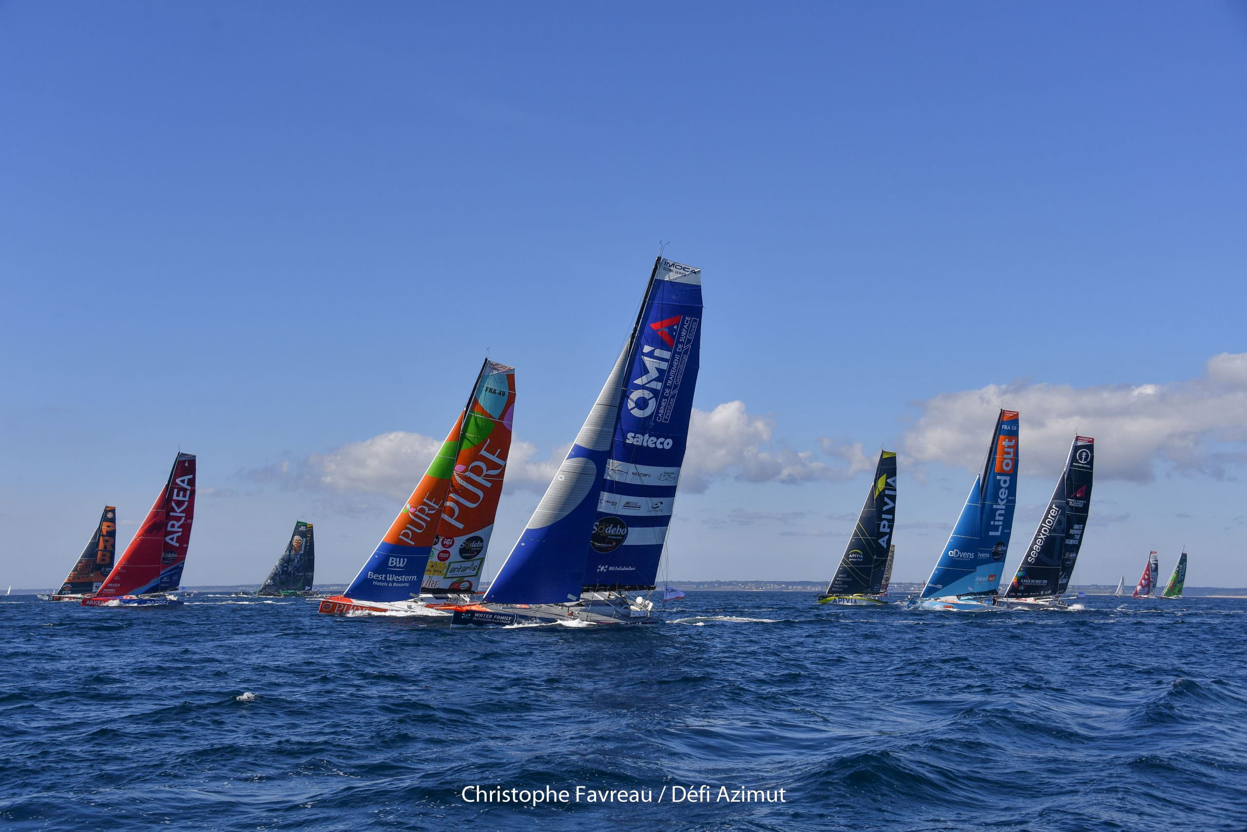 Voiliers IMOCA en course pendant le Défit Azimut au large de Lorient Bretagne Sud (Morbihan)