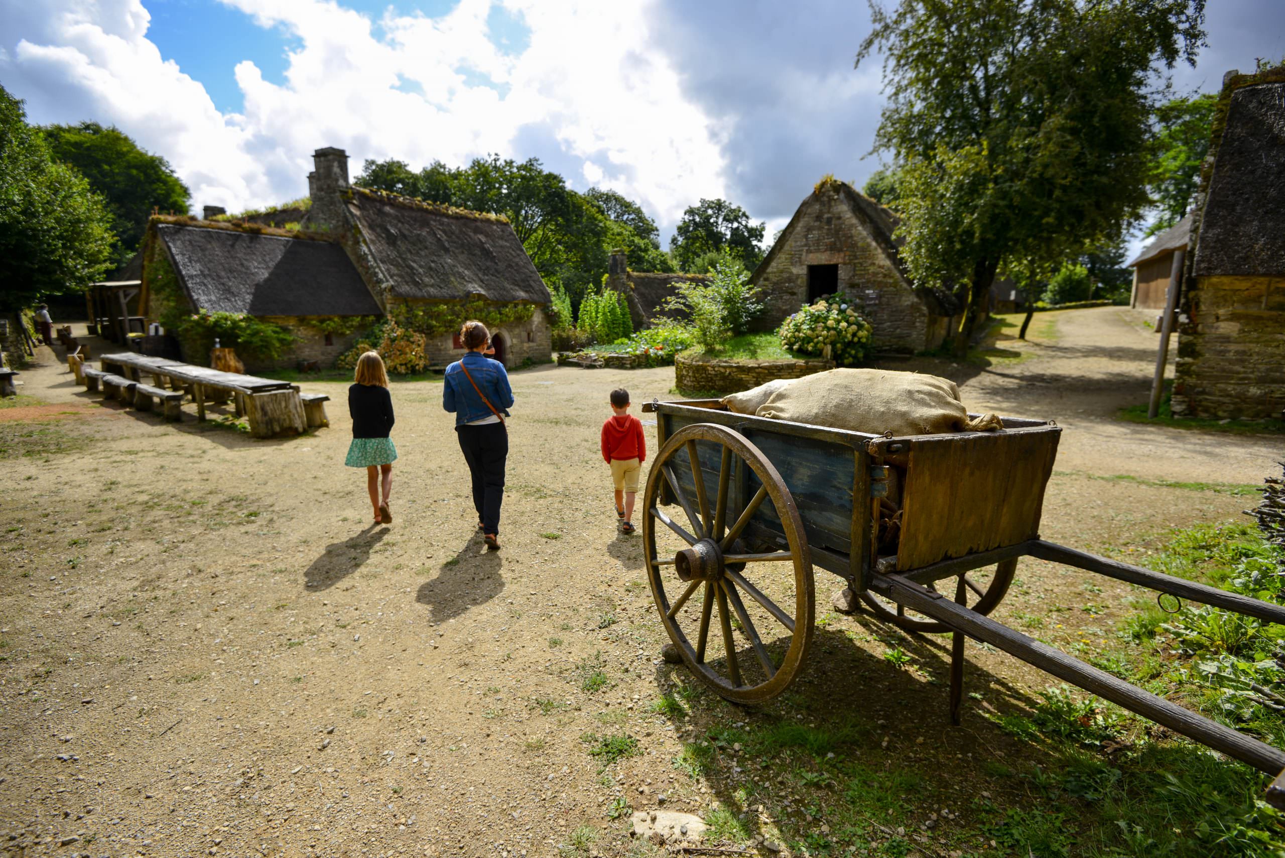 Visite avec les enfants du village de Poul Fétan, à Quistinic (Morbihan)