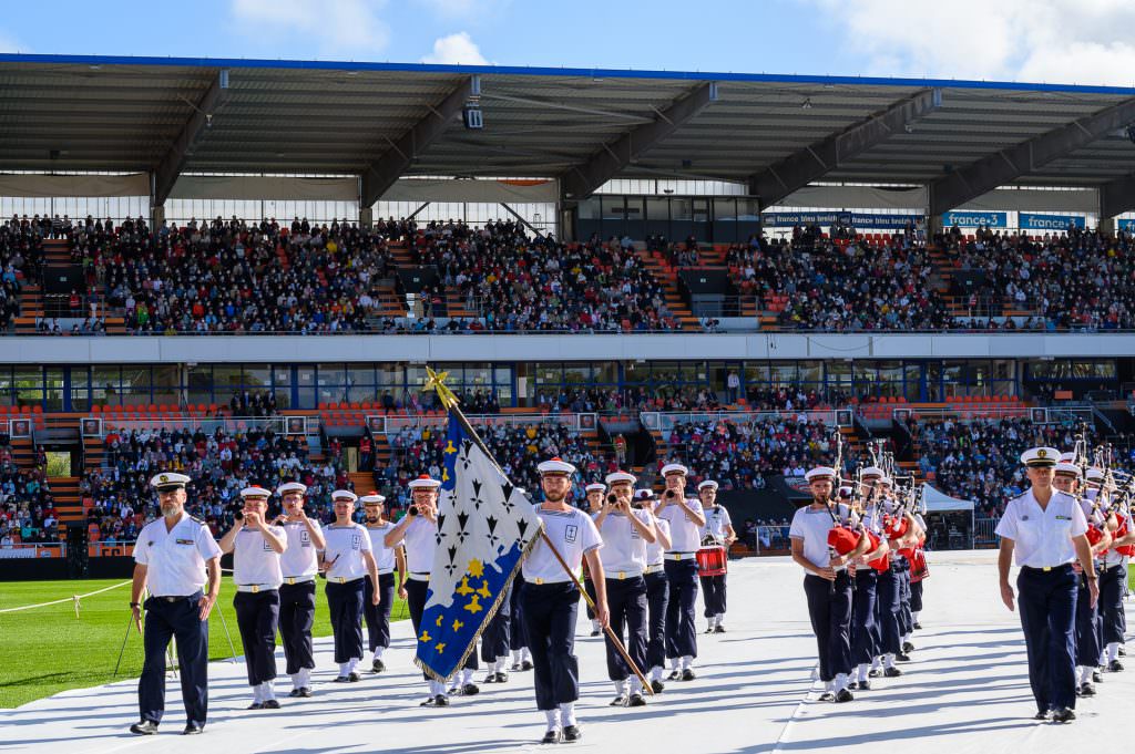 Le bagad de Lann Bihoué à la Grande Parade du Festival Interceltique de Lorient (Morbihan)