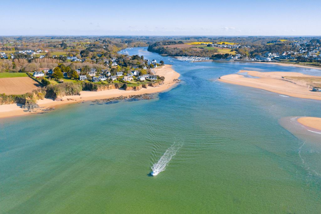 Vue aérienne de l'embouchure de la Laïta à Guidel-Plages (Morbihan)