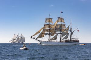 Parade de bateaux sur la rade de Lorient pendant le festival Lorient Océans 2022 (Morbihan)