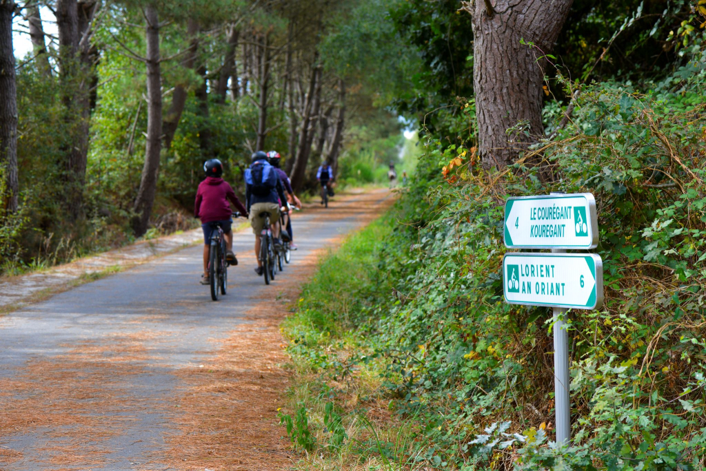 Balade à vélo sur la voie verte des Kaolins, de Ploemeur au Courégant (Morbihan)
