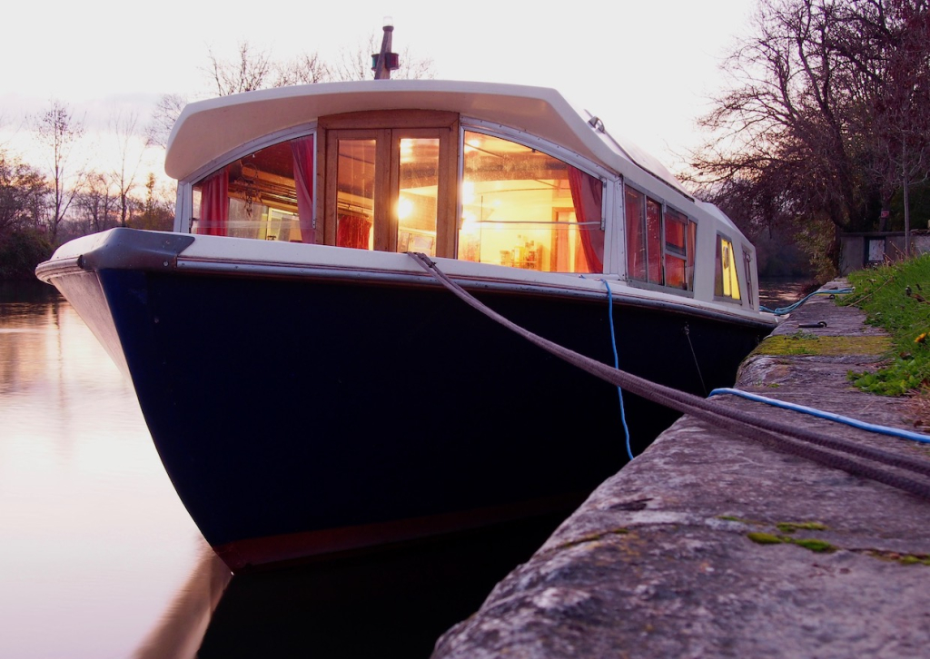 Logement insolite, péniche Lady Sarah sur le Chemin de Halage du Blavet (Morbihan)