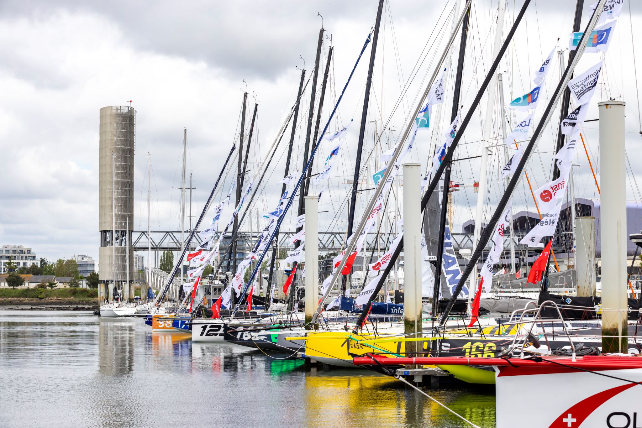 Bateaux de course au large au village de course The Transat CIC à Lorient La Base (Morbihan)