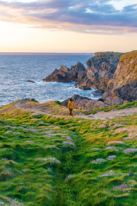 Coucher de soleil à Pen Men, côte sauvage de l'île de Groix (Morbihan)