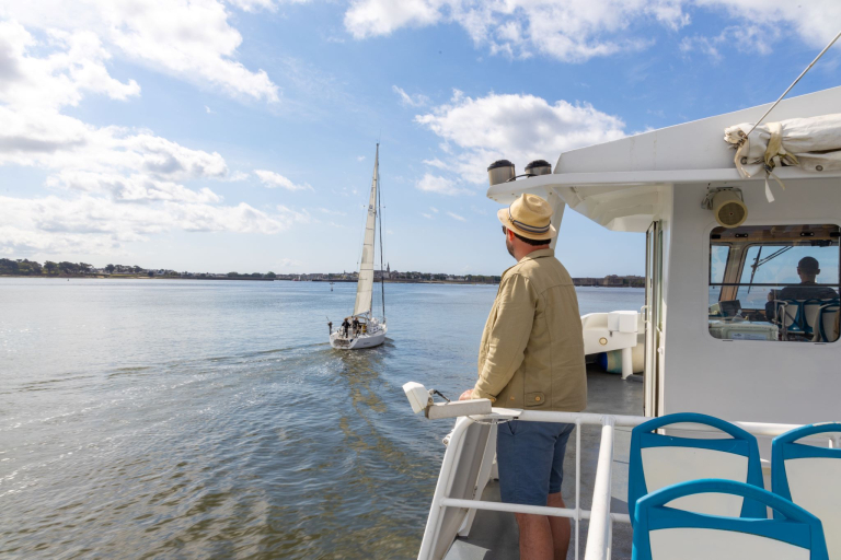 Bateau-bus sur la rade, transports en commun de Lorient (Morbihan)