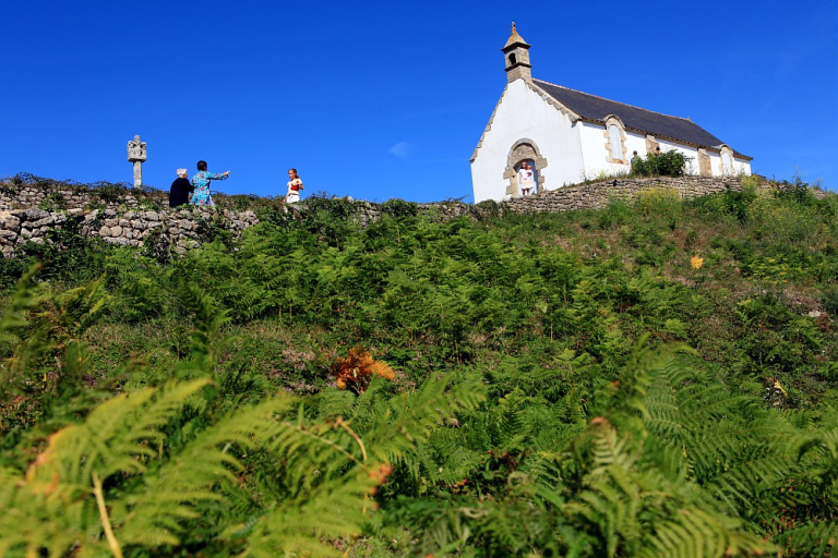 Chapelle au sommet du tumulus Saint-Michel à Carnac (Morbihan)