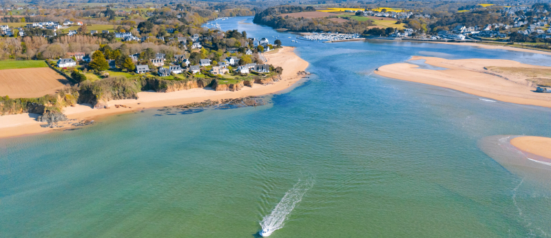 Vue aérienne de l'embouchure de la Laïta à Guidel-Plages (Morbihan)