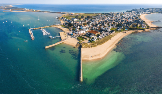 Vue aérienne du port de la Presqu'île de Gâvres sur la Petite Mer (Morbihan)