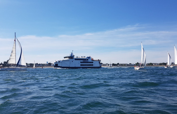 Bateau de la Compagnie Océane en route pour l'île de Groix depuis le port de Lorient (Morbihan)