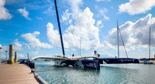 Le trimaran Gitana au pôle course au large de Lorient La Base.