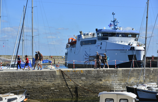Débarquement à Port-Tudy après la traversée Lorient - île de Groix (Morbihan)