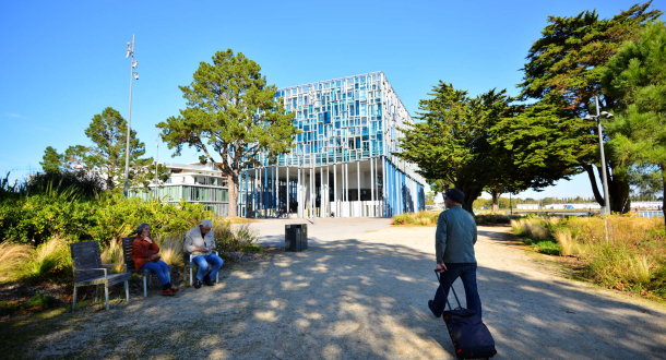 Esplanade du Péristyle et Maison de l'Agglomération à Lorient (Morbihan)