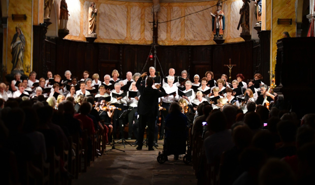 Concert de chorale dans l'église du bourg de l'île de Groix pendant le festival Musique à Groix (Morbihan)