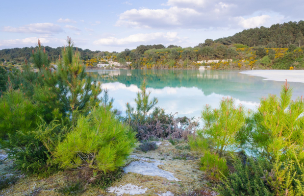 Lac dans la carrière des Kaolins à Ploemeur (Morbihan)