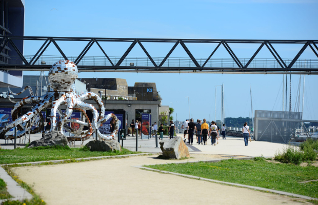 Promenade sur les quais de Lorient La Base (Morbihan)