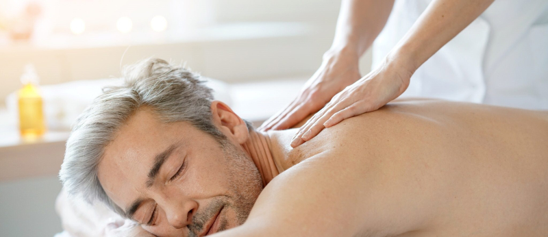 Massage du dos en institut à Lorient Bretagne Sud (Morbihan)