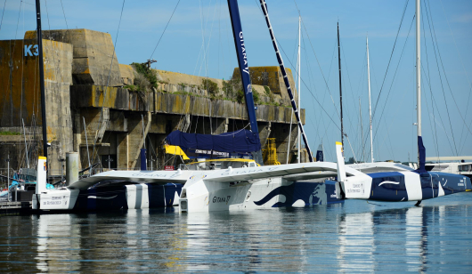 Ultim Gitana, trimaran de course au large au pontons de Lorient La Base (Morbihan)