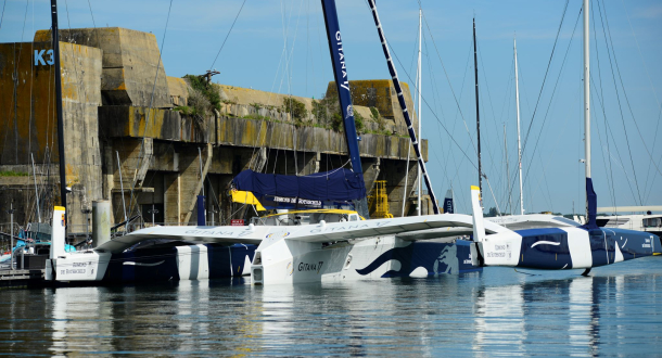 Ultim Gitana, trimaran de course au large au pontons de Lorient La Base (Morbihan)