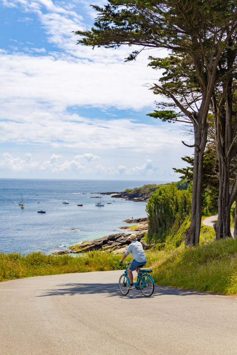 Vélo sur la côte du VVF à l'île de Groix (Morbihan)