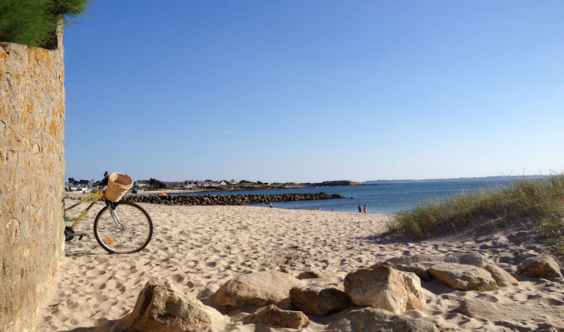 Vélo sur la plage du Goerem à la presqu'île de Gâvres (Morbihan)